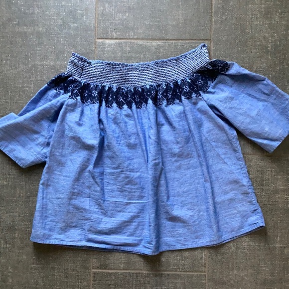 GAP off the shoulder top size medium 100% cotton shirt embroidered blue - Picture 6 of 6